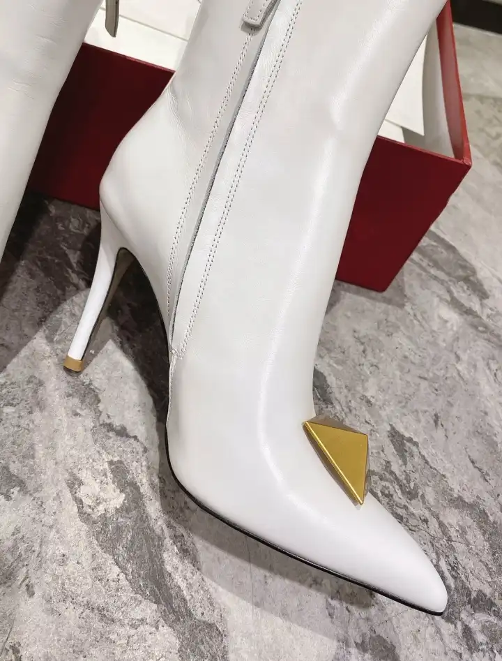 hype Valentino Boots