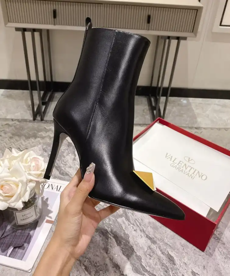 hype Valentino Boots