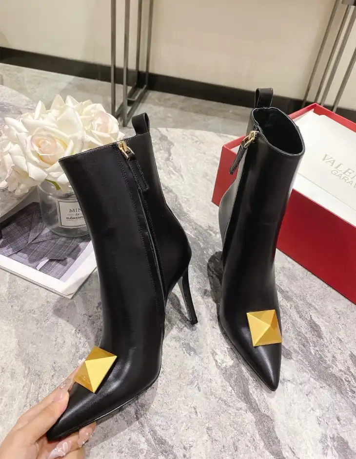 hype Valentino Boots