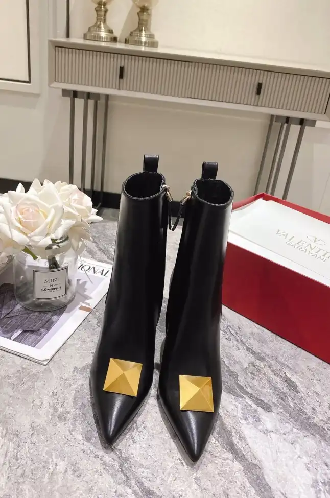 hype Valentino Boots