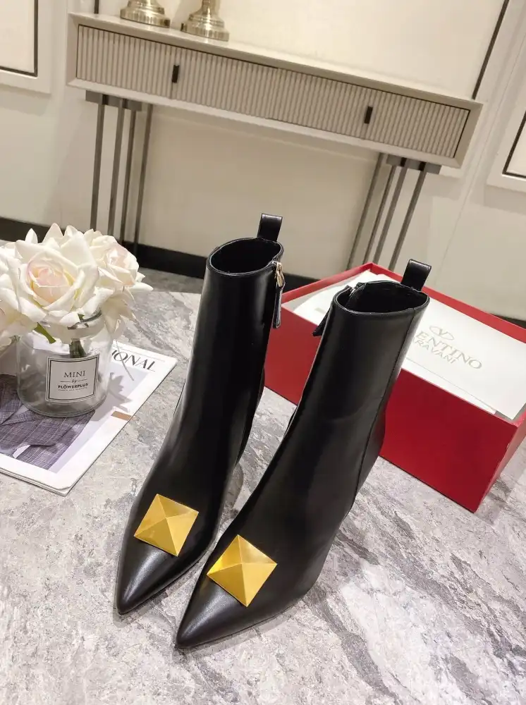 hype Valentino Boots