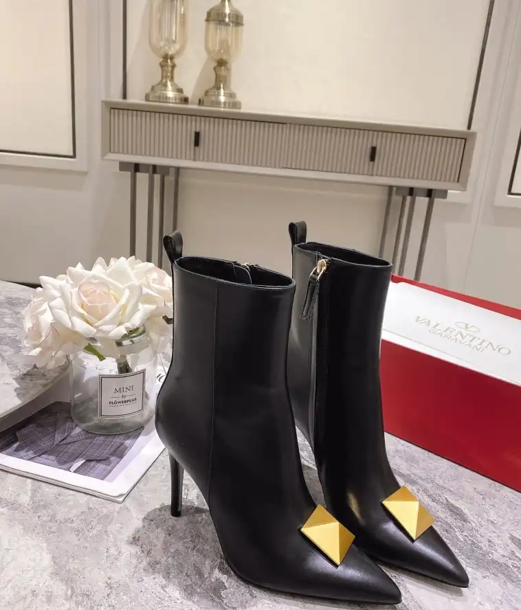 hype Valentino Boots