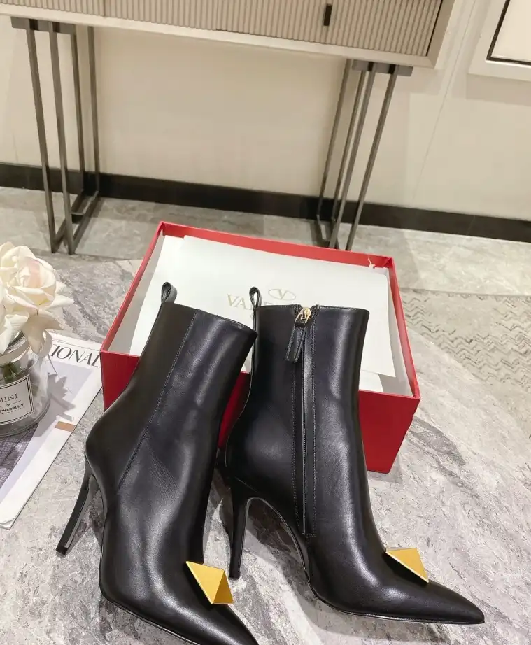 hype Valentino Boots