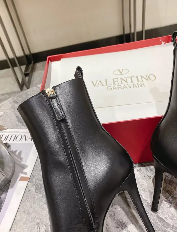 hype Valentino Boots