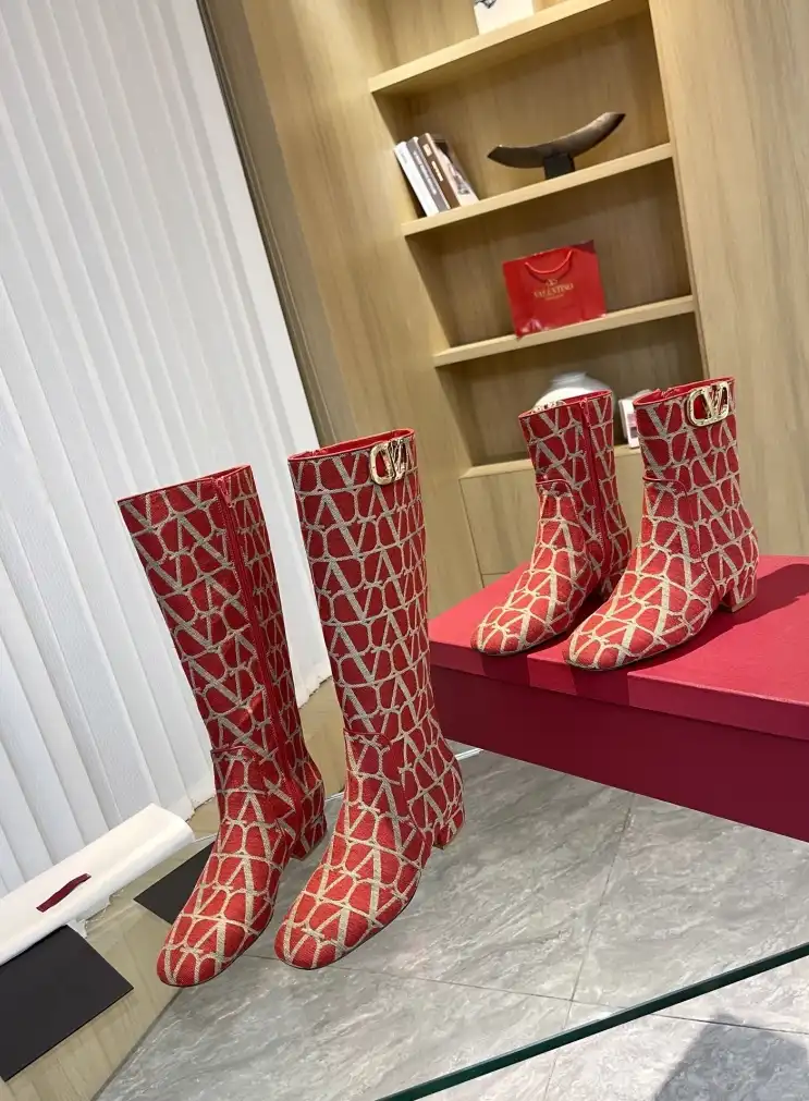 hype Valentino Boots