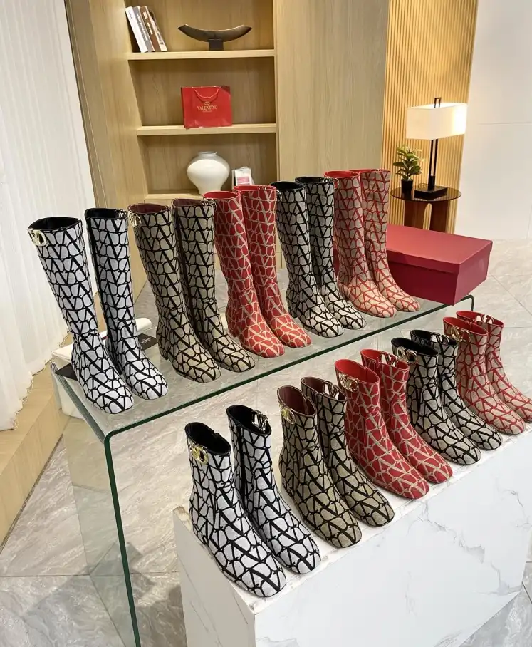 hype Valentino Boots