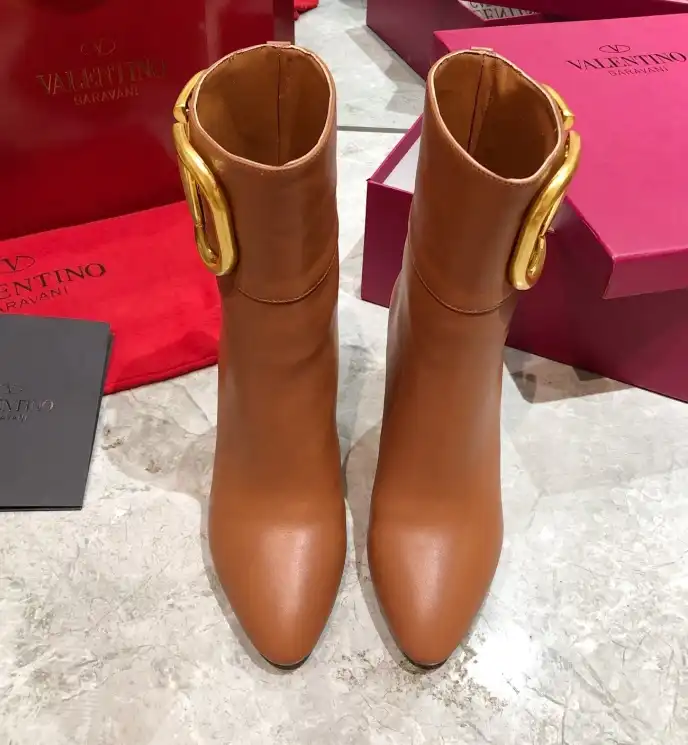 hype Valentino Boots