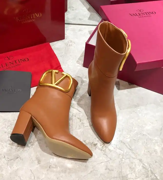 hype Valentino Boots