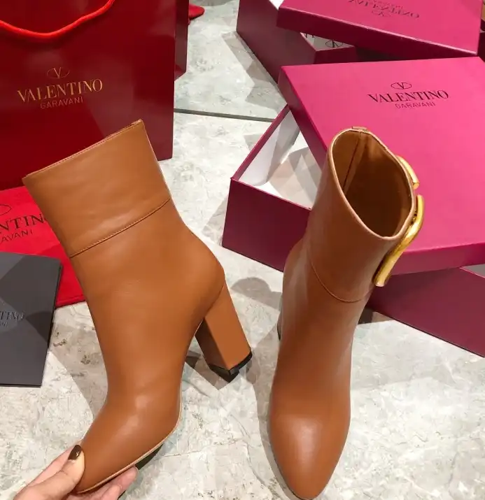 hype Valentino Boots