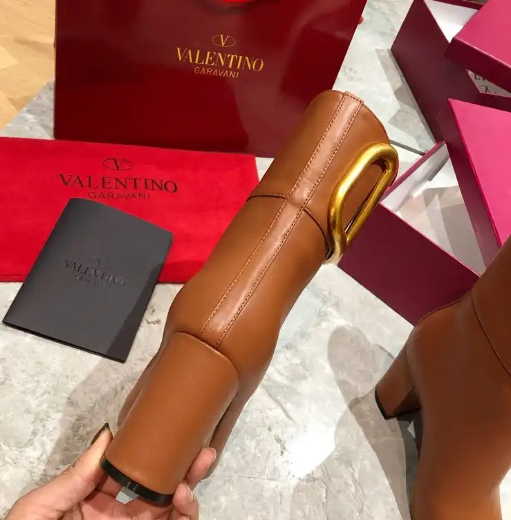 hype Valentino Boots