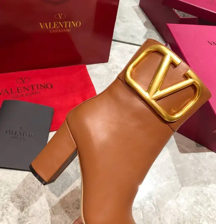 hype Valentino Boots