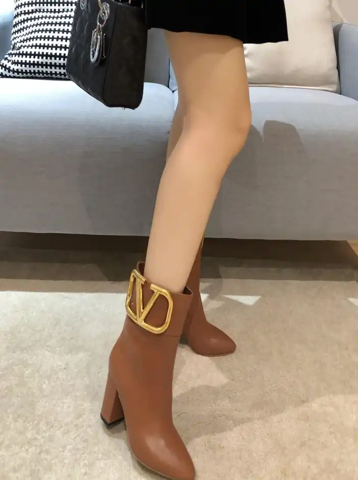 hype Valentino Boots