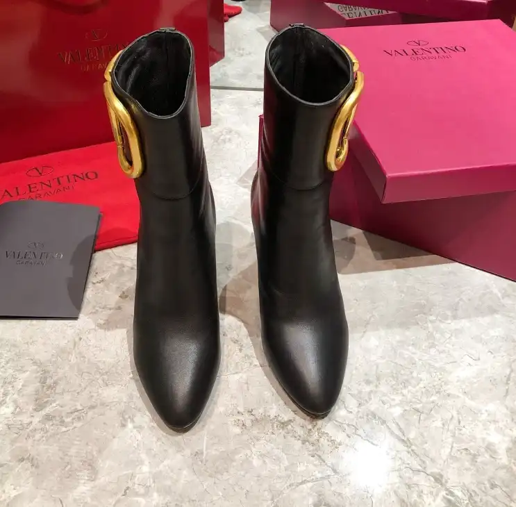 hype Valentino Boots