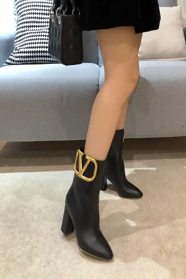 hype Valentino Boots