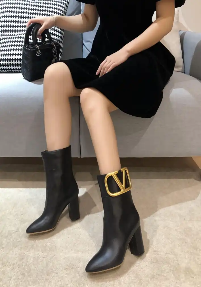 hype Valentino Boots