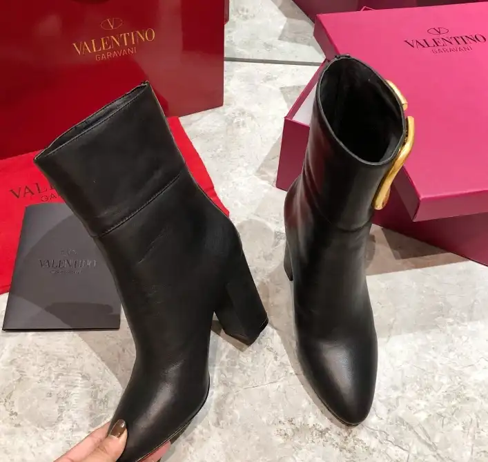 hype Valentino Boots