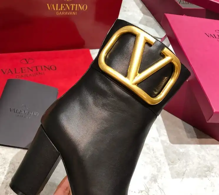 hype Valentino Boots