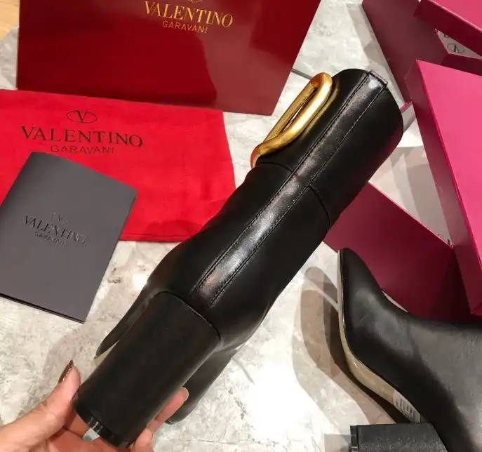 hype Valentino Boots