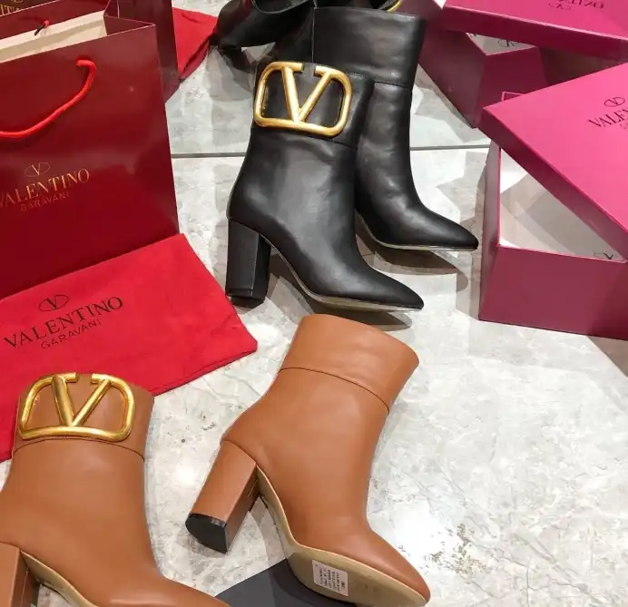 hype Valentino Boots