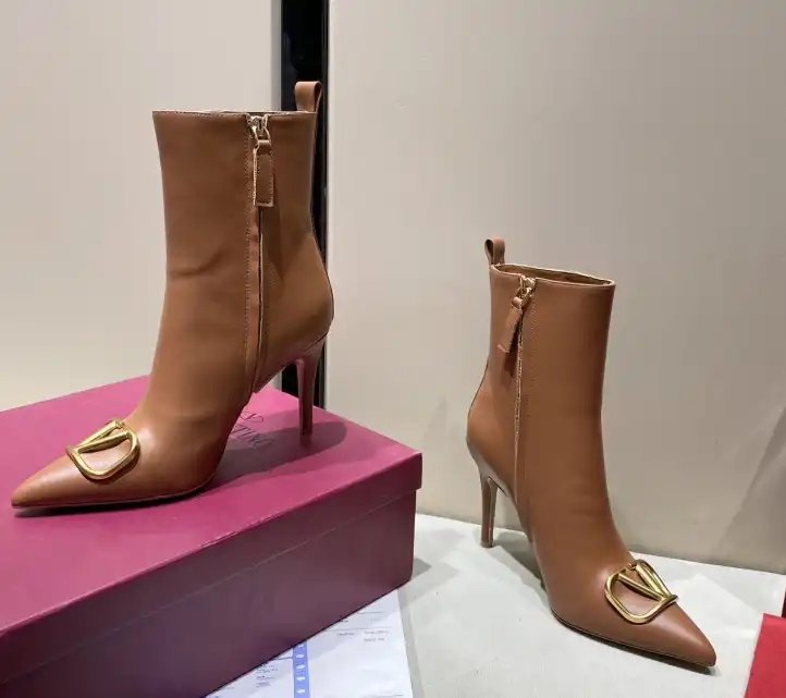 hype Valentino Boots