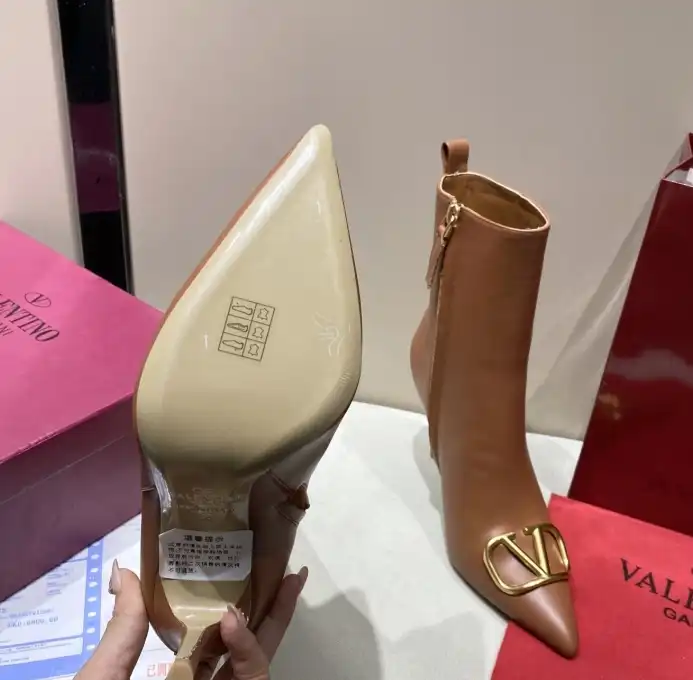 hype Valentino Boots