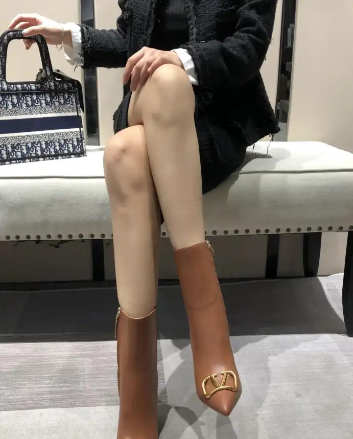 hype Valentino Boots