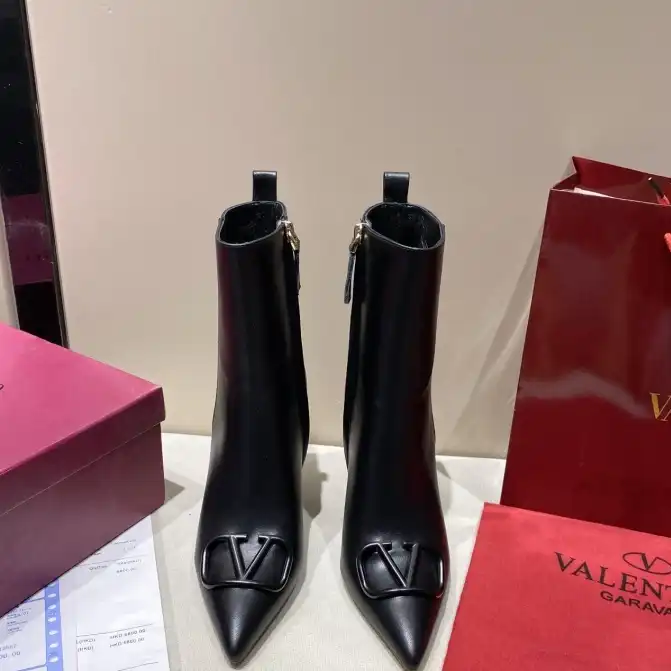 hype Valentino Boots