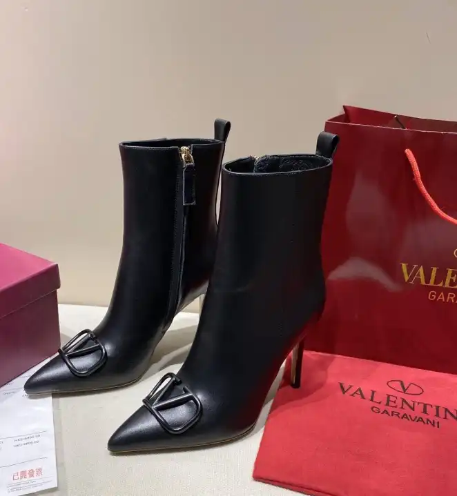 hype Valentino Boots