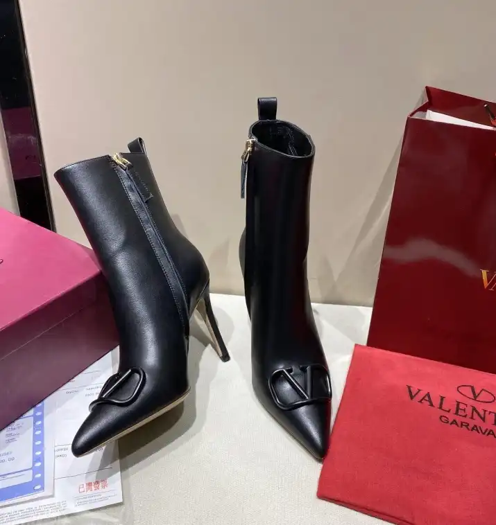 hype Valentino Boots