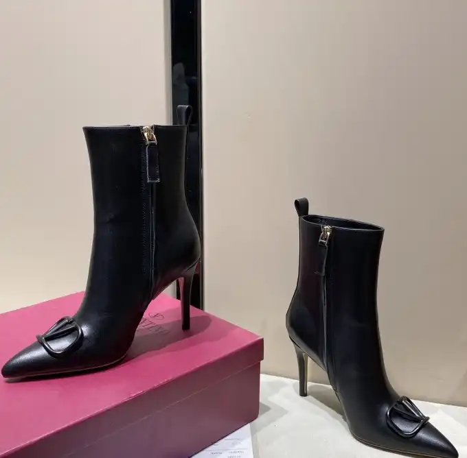 hype Valentino Boots