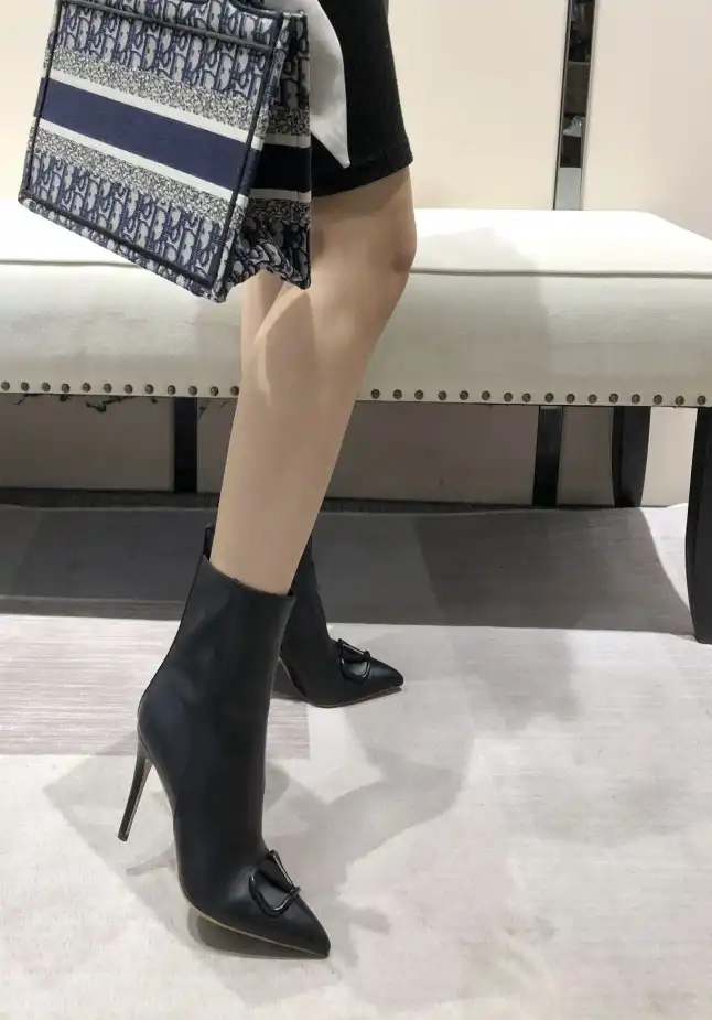 hype Valentino Boots