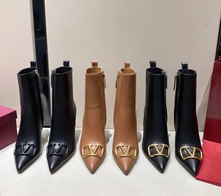 hype Valentino Boots