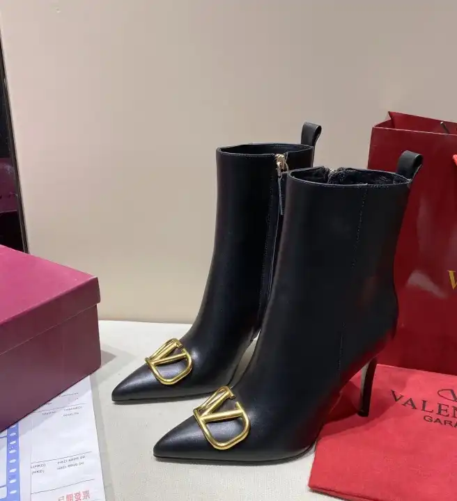 hype Valentino Boots