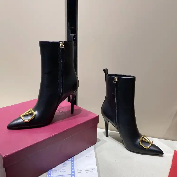 hype Valentino Boots