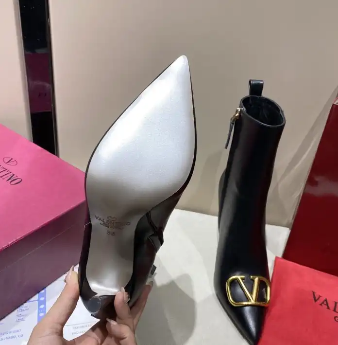 hype Valentino Boots