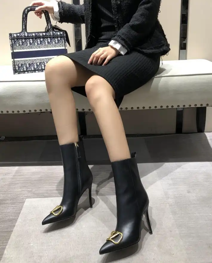 hype Valentino Boots