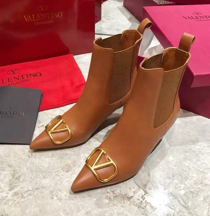 hype Valentino Boots