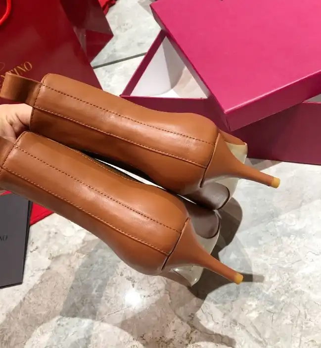 hype Valentino Boots