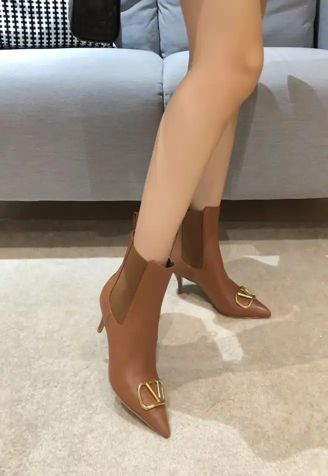 hype Valentino Boots