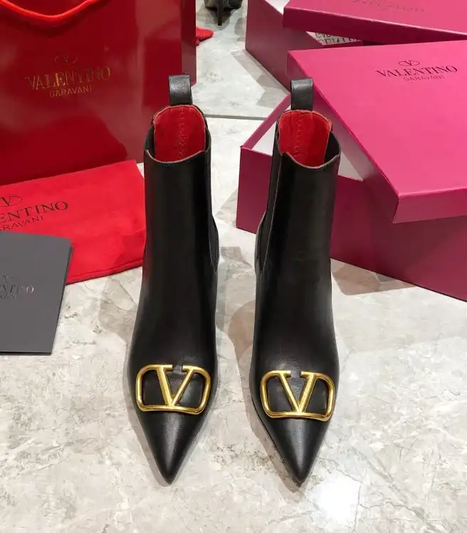 hype Valentino Boots