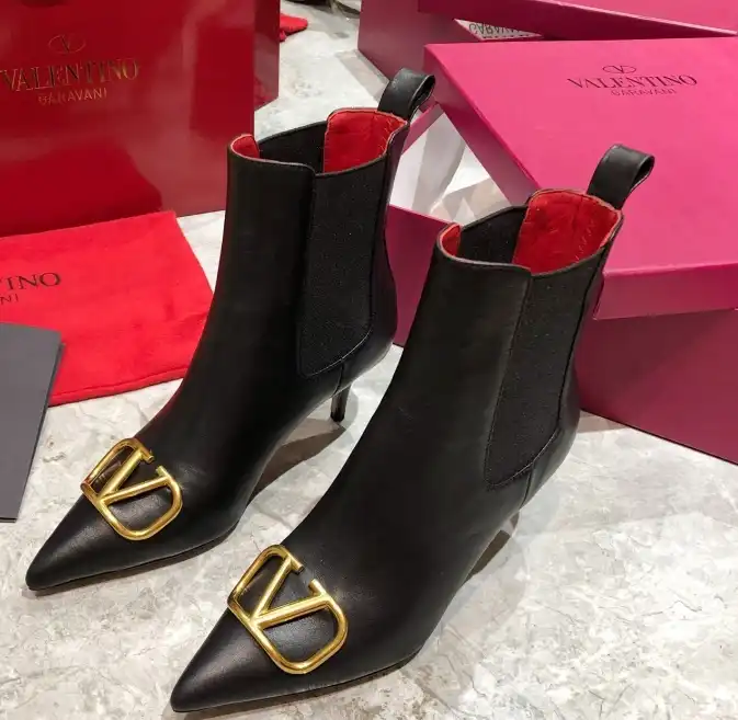 hype Valentino Boots