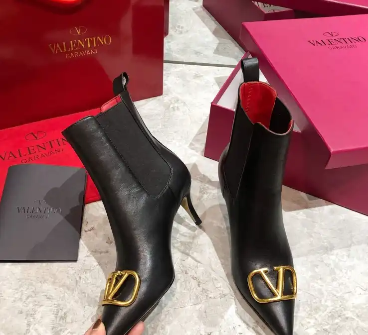 hype Valentino Boots