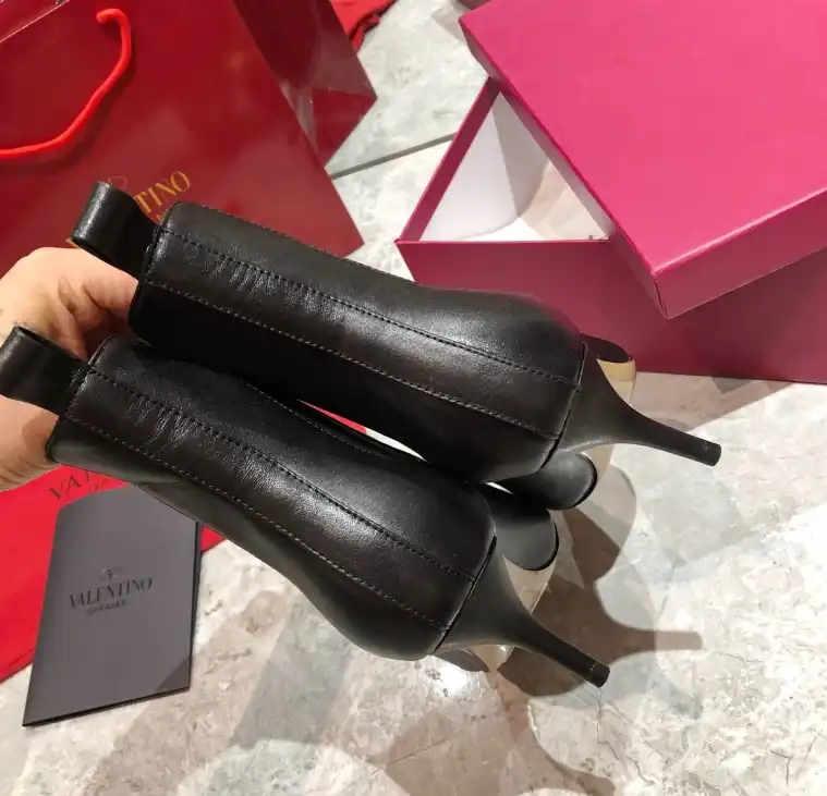 hype Valentino Boots