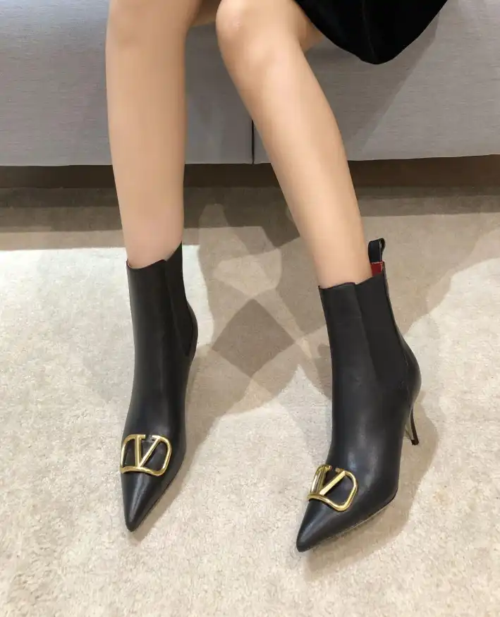 hype Valentino Boots