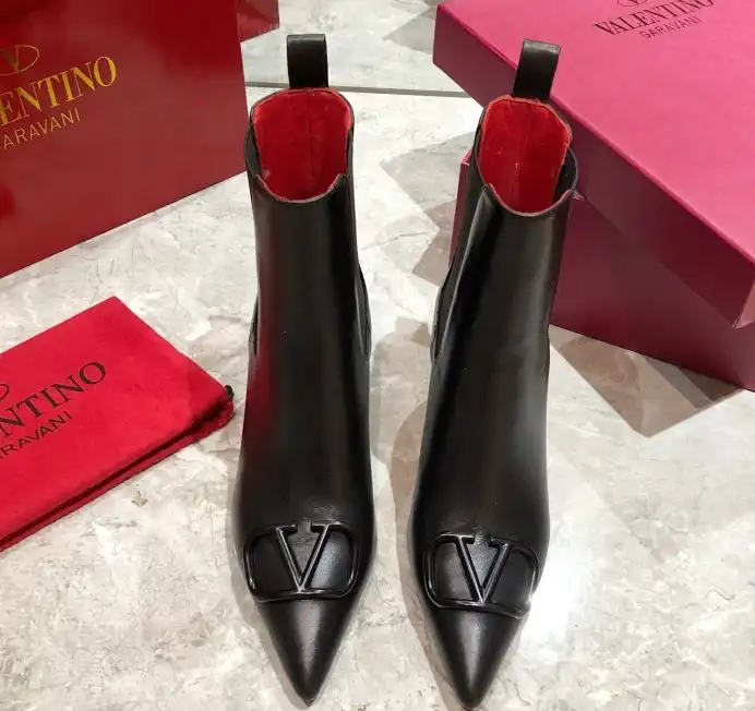 hype Valentino Boots