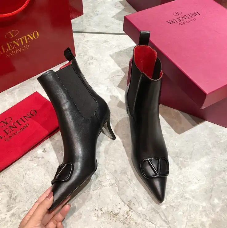 hype Valentino Boots