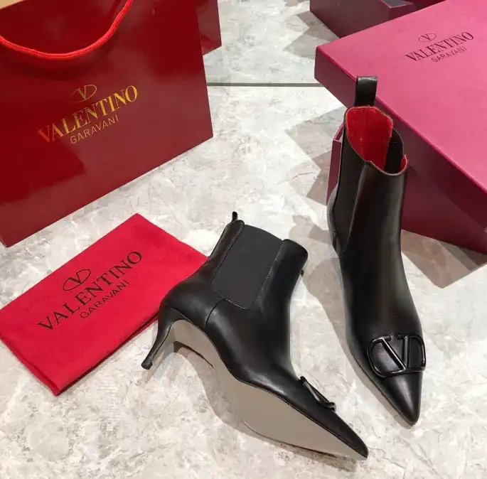 hype Valentino Boots