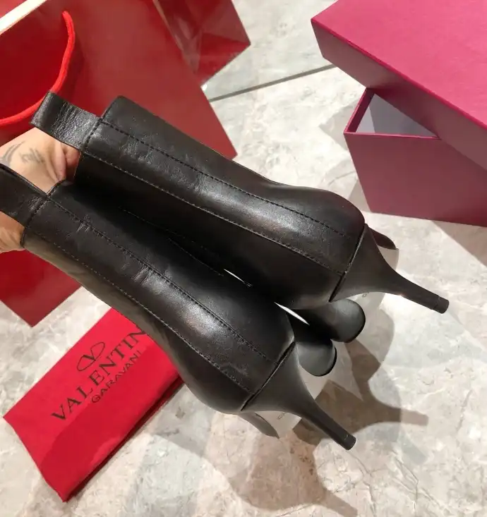 hype Valentino Boots