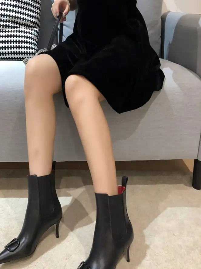 hype Valentino Boots