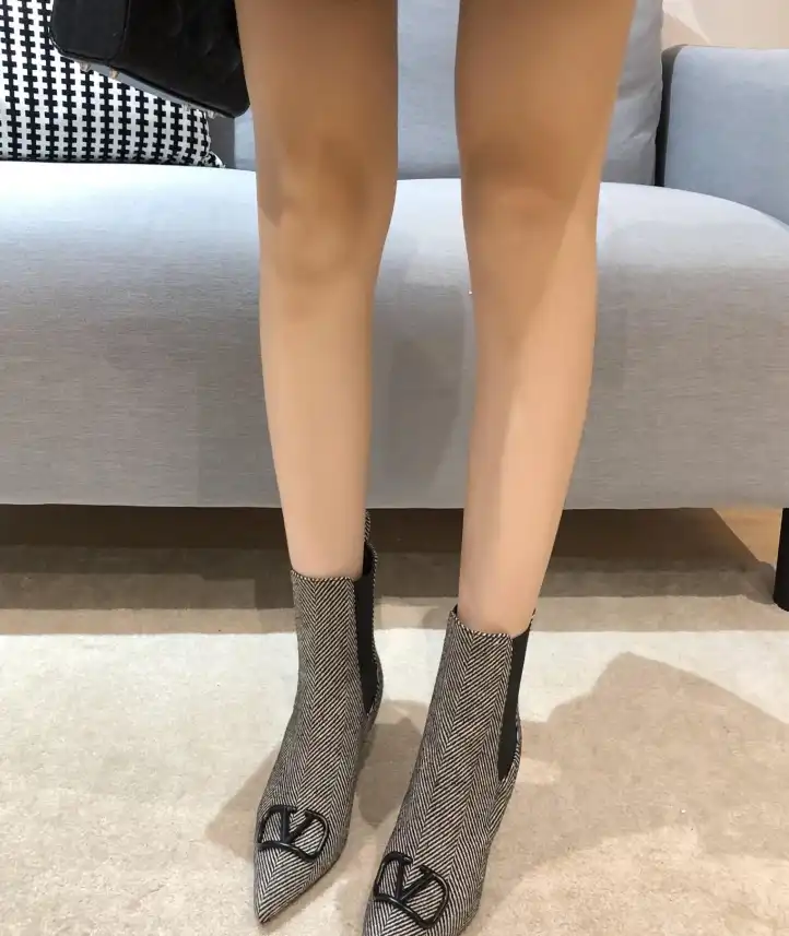 hype Valentino Boots